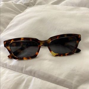 Tortoise shell rectangular sunglasses